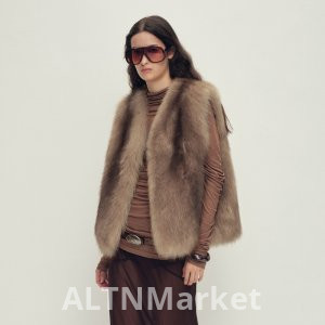 Kanazawa Sweet Snow Atmosphere Sense Lightweight Lath Craft Straight Body V Neck Imitation Fox Fur Fur Vest Environmentally Friendly Coat