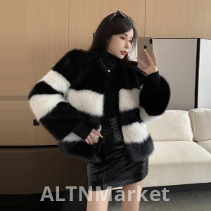 real photo Winter New Style Environmentally Friendly Fox Fur Fur Black and white Color Block Coat Female Short Round Neck Korean Style Furry Coat