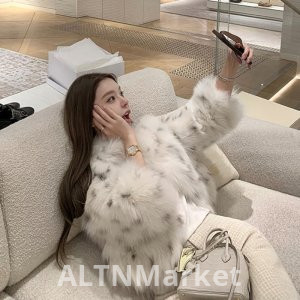 Good Morning Fan Fan Ink Cloud Room Finland Import saga Level White Fox Fur Tigercat With Cuff - Disassembly Coat for Women