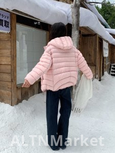 90 Белая утка вниз желтые ребра вниз куртка 2025 зима новый стиль гигантский приятный спина черепаха капюшоном теплый короткий стиль пальто для женщин