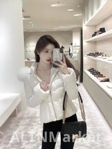 justqinlulu талии осень и зима новый стиль 2025 корейский стиль большой меховой воротник талии зажимать вниз Padded женщин пальто