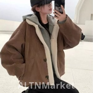 Зима теплый мех один хлопок мягкая куртка пальто для женщин 2025 новый стиль флис с подкладкой и утолщенный поворот вниз воротник баранина флис короткий стиль хлопок одежда